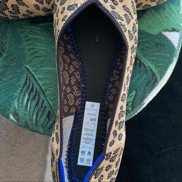 SOLD Rothys leopard cheetah round toe flats - Picture 6 of 7
